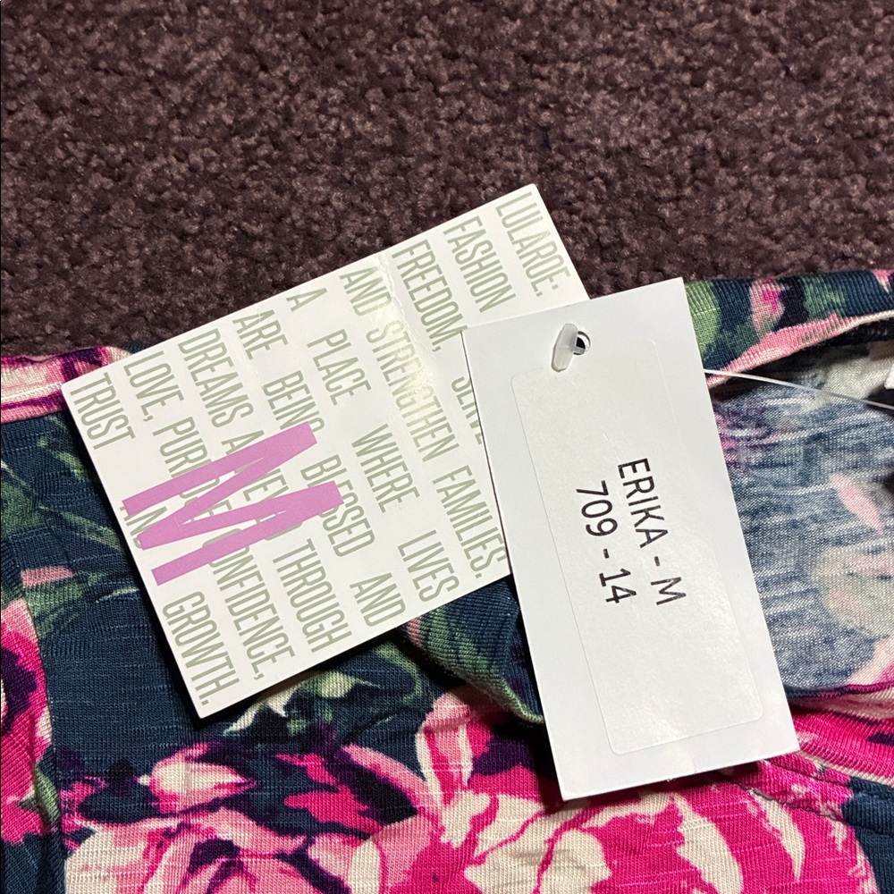 LuLaRoe Womans Medium ERIKA Floral Short Sleeve Tee Flair Fit- Pink Green & Blue - Picture 2 of 4